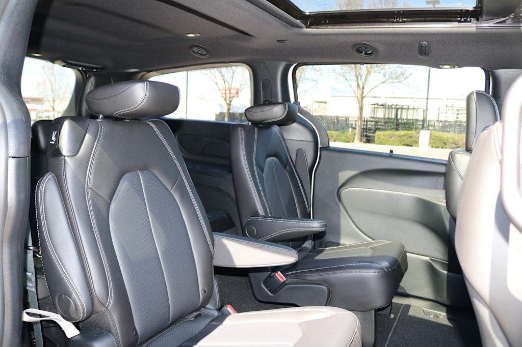 Thumbnail: 2026 Chrysler Pacifica - 24