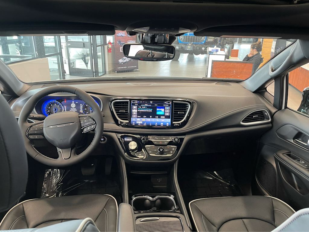 Thumbnail: 2027 Chrysler Pacifica - 8