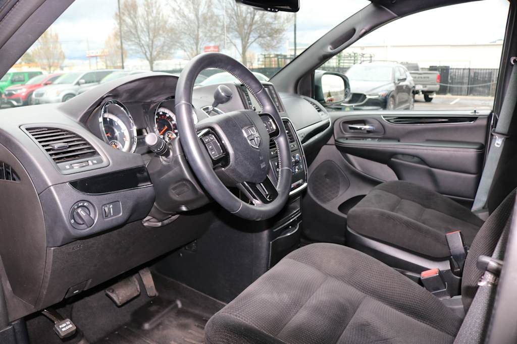 Thumbnail: 2017 Dodge Grand Caravan - 2