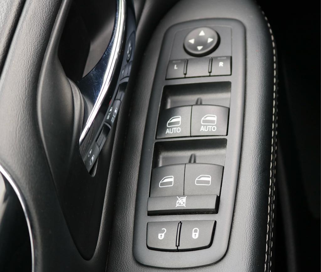 Thumbnail: 2017 Dodge Grand Caravan - 23