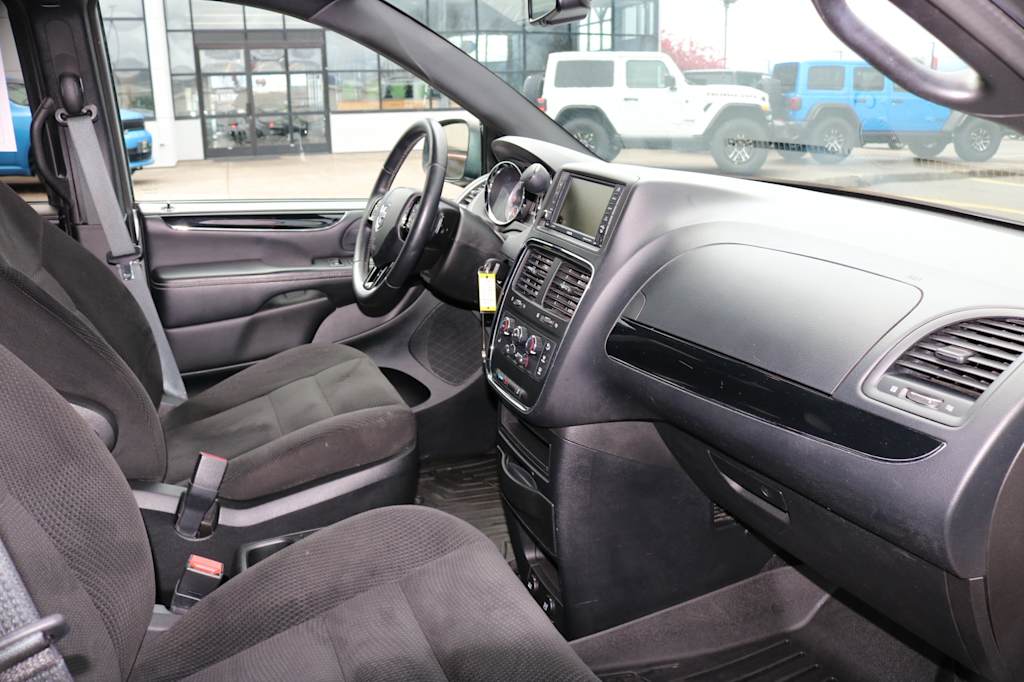 Thumbnail: 2017 Dodge Grand Caravan - 11