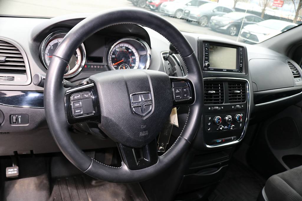 Thumbnail: 2017 Dodge Grand Caravan - 12
