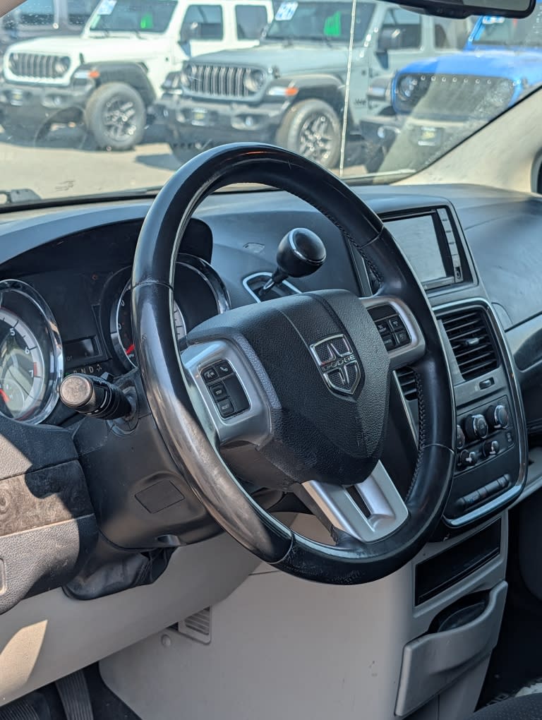 Thumbnail: 2017 Dodge Grand Caravan - 2