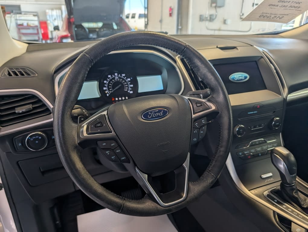 Thumbnail: 2017 Ford Edge - 8