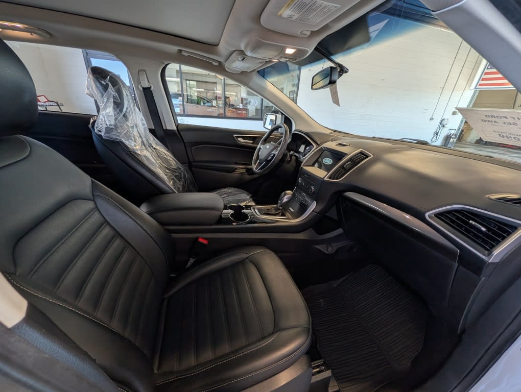 Thumbnail: 2017 Ford Edge - 25
