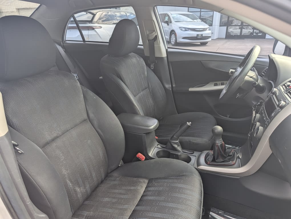 Thumbnail: 2011 Toyota Corolla - 10