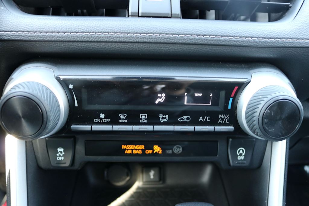 Thumbnail: 2021 Toyota RAV4 - 22