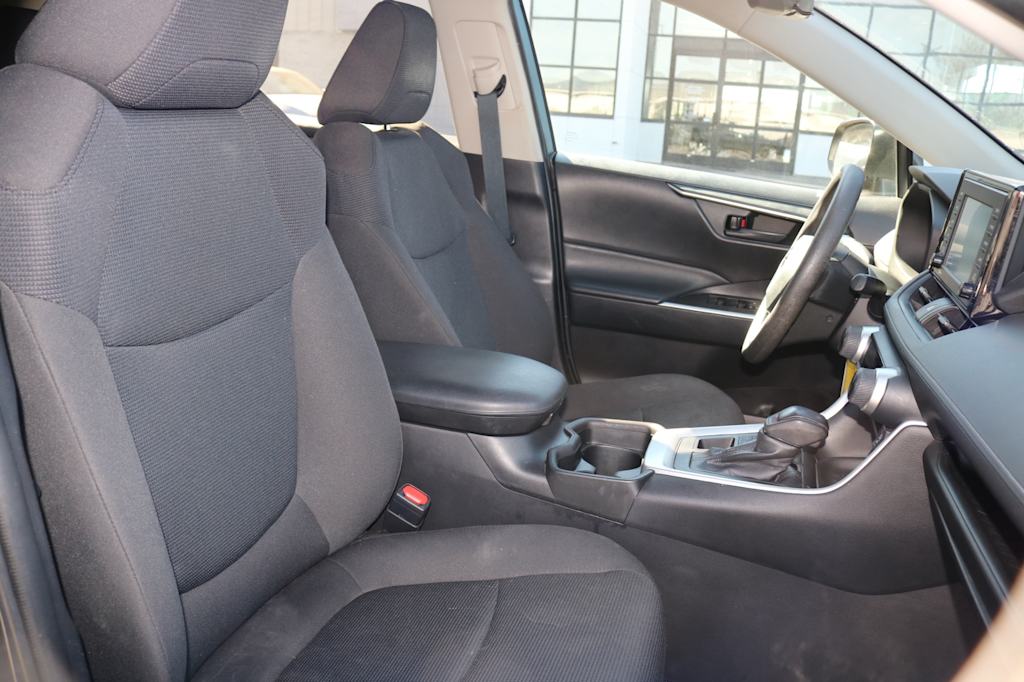 Thumbnail: 2021 Toyota RAV4 - 9