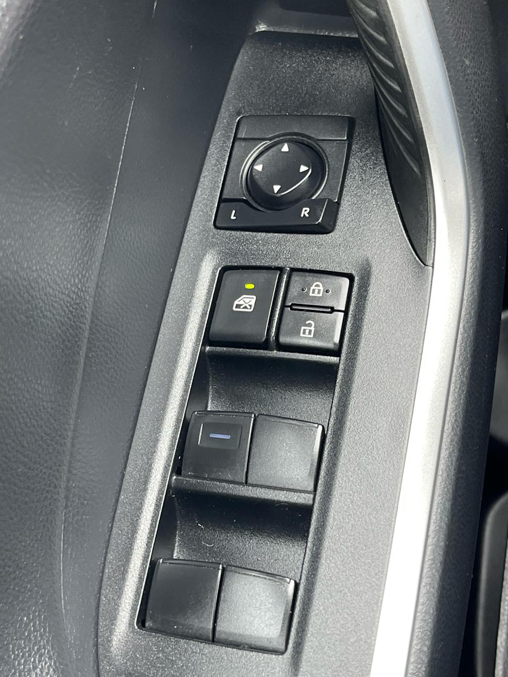 Thumbnail: 2019 Toyota RAV4 - 25