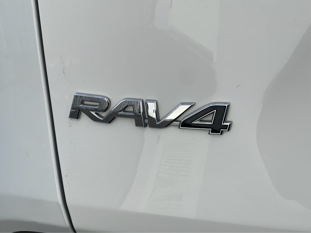 2022 Toyota RAV4 XLE 7