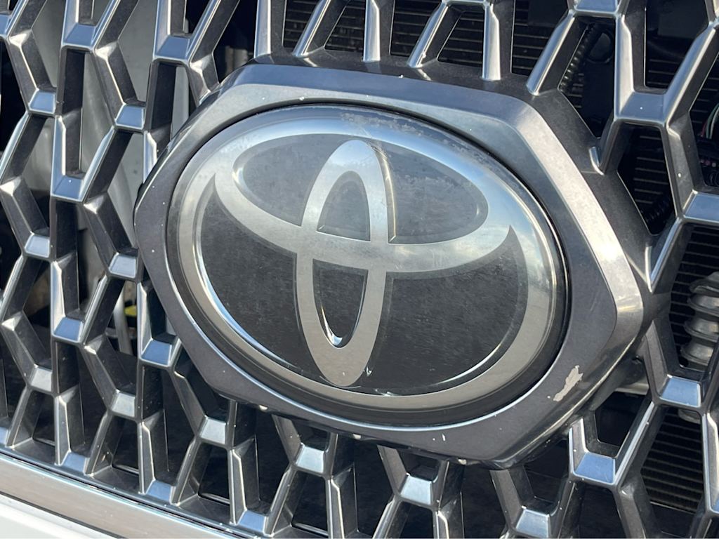 Thumbnail: 2019 Toyota Tacoma - 8