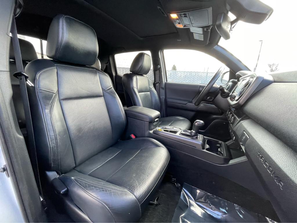 Thumbnail: 2019 Toyota Tacoma - 11