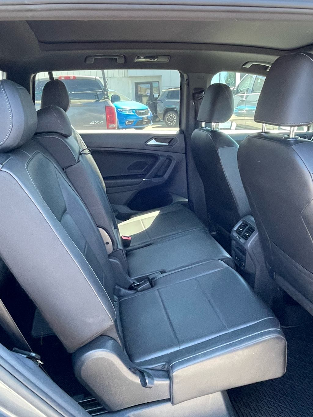 Thumbnail: 2020 Volkswagen Tiguan - 10
