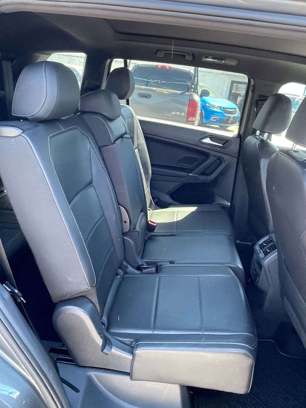 Thumbnail: 2020 Volkswagen Tiguan - 25