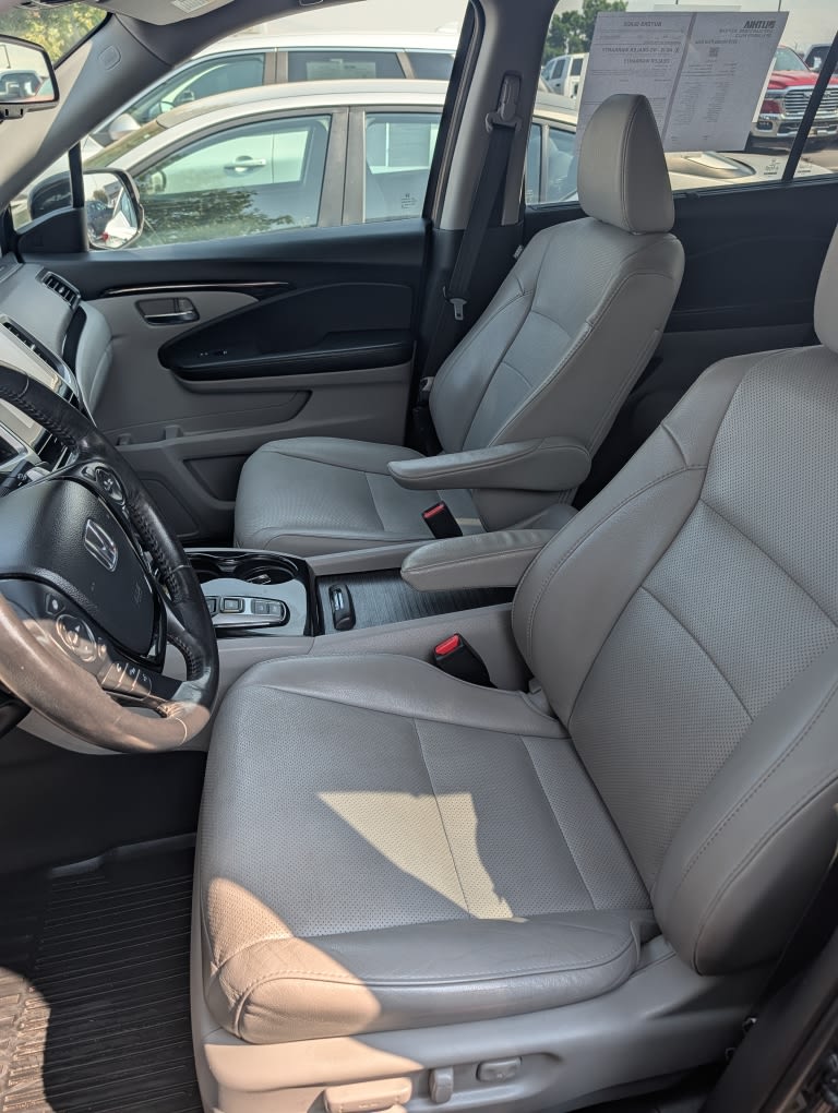 Thumbnail: 2018 Honda Pilot - 9