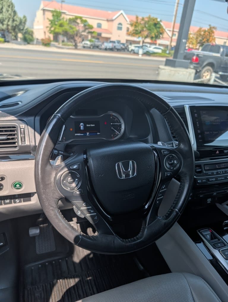 Thumbnail: 2018 Honda Pilot - 8