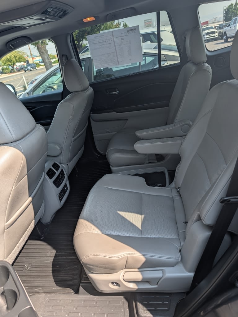 Thumbnail: 2018 Honda Pilot - 25