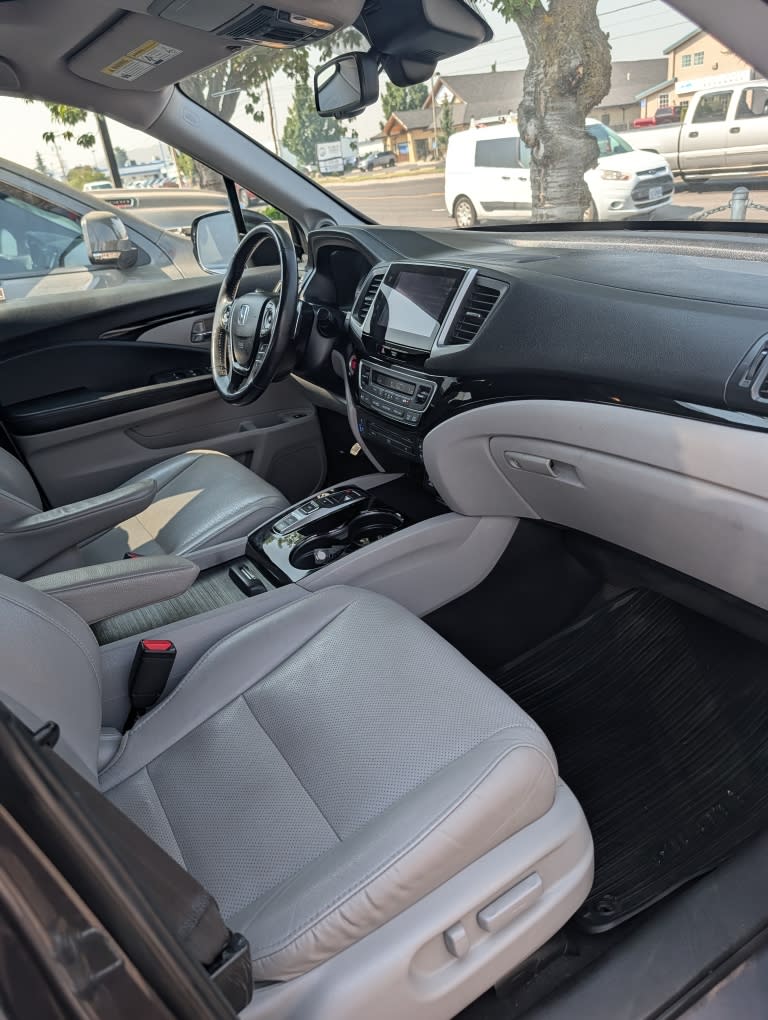 Thumbnail: 2018 Honda Pilot - 12