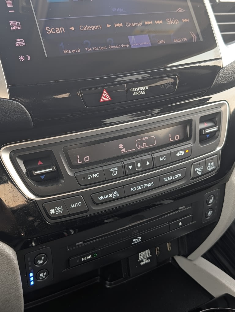 Thumbnail: 2018 Honda Pilot - 21