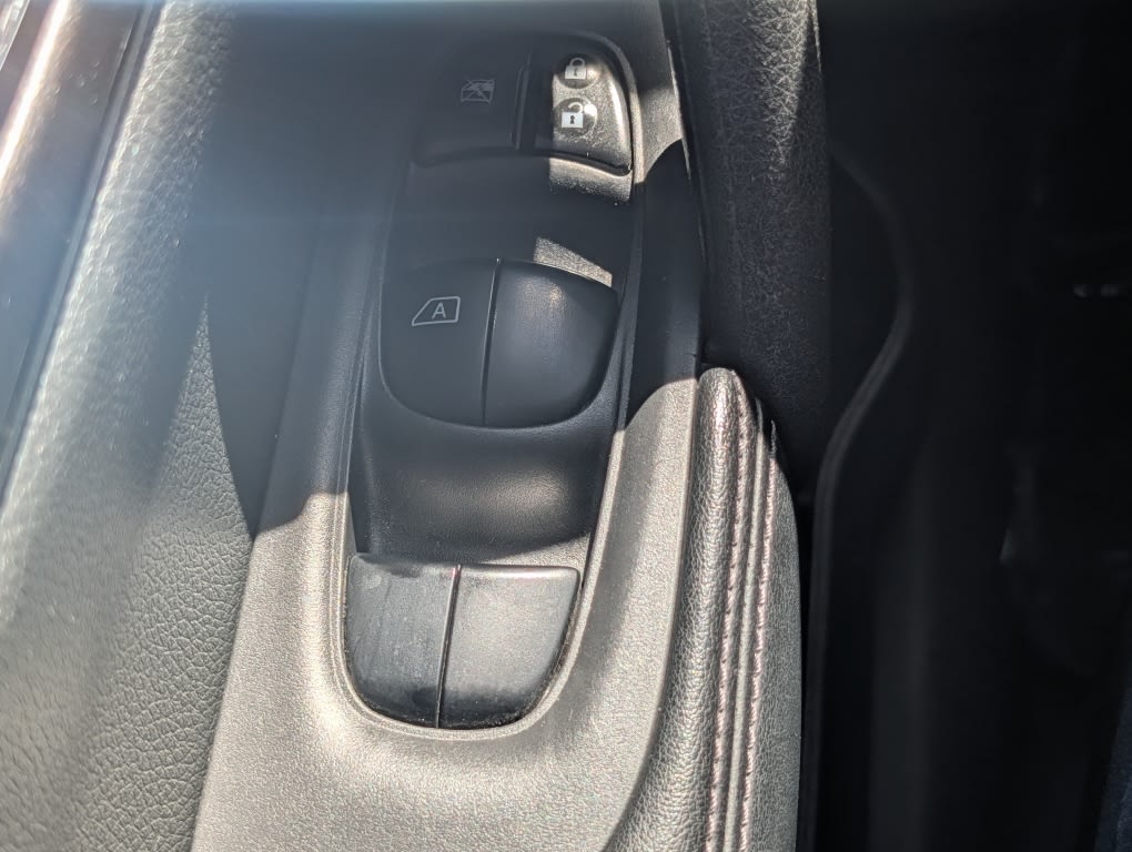 Thumbnail: 2018 Nissan Rogue - 22