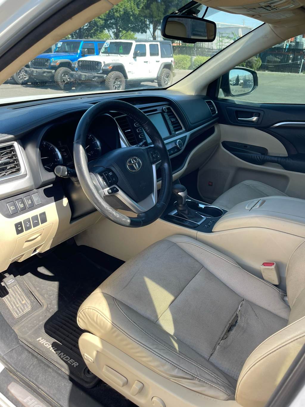 Thumbnail: 2015 Toyota Highlander - 2