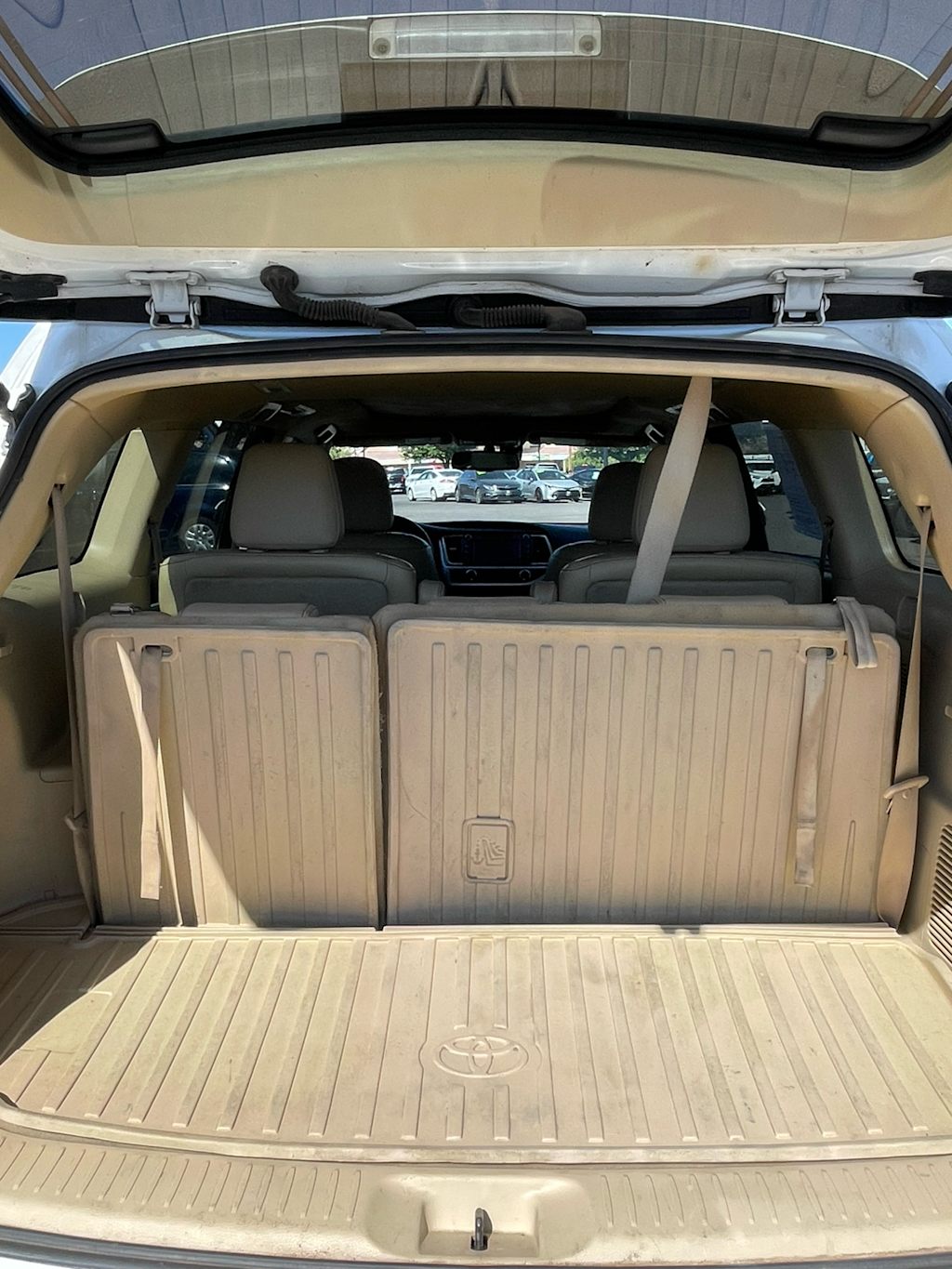 Thumbnail: 2015 Toyota Highlander - 8