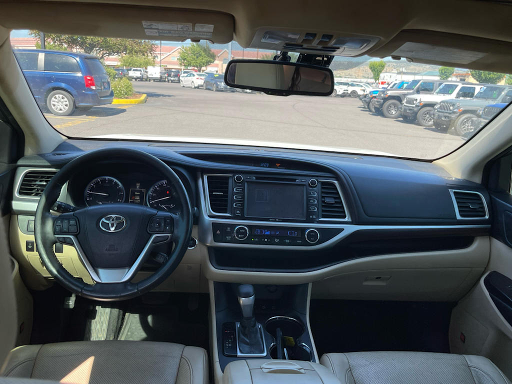 Thumbnail: 2015 Toyota Highlander - 9