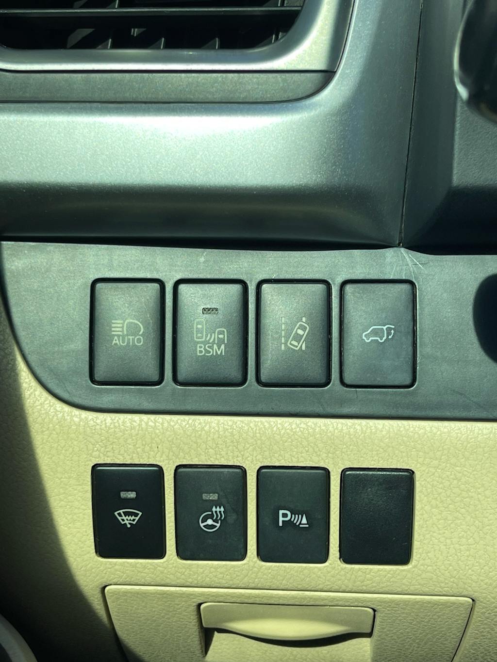 Thumbnail: 2015 Toyota Highlander - 26