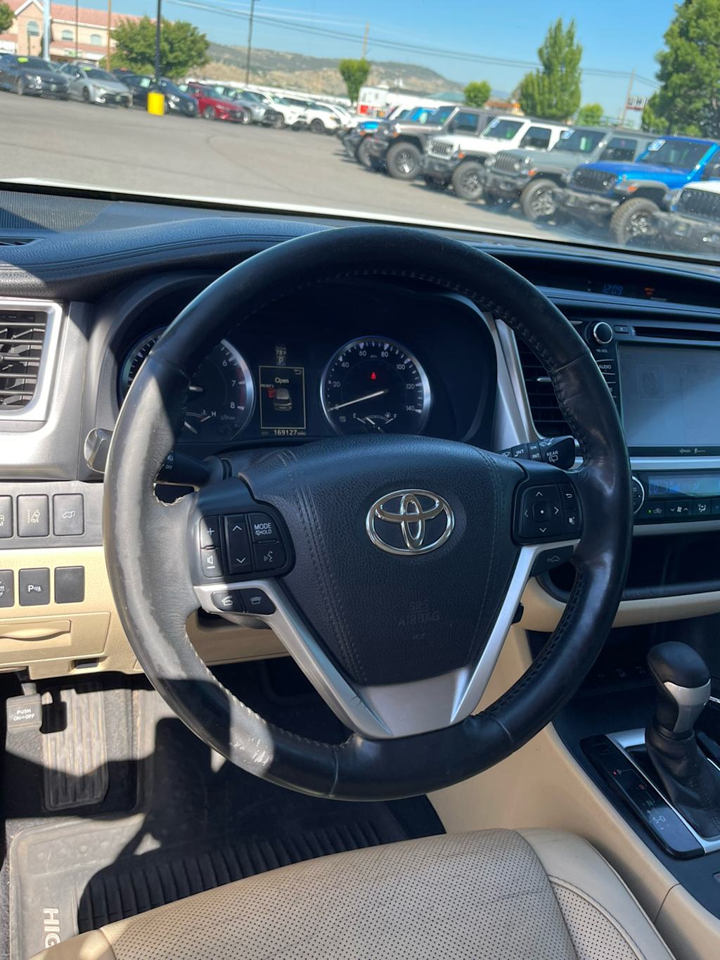Thumbnail: 2015 Toyota Highlander - 27