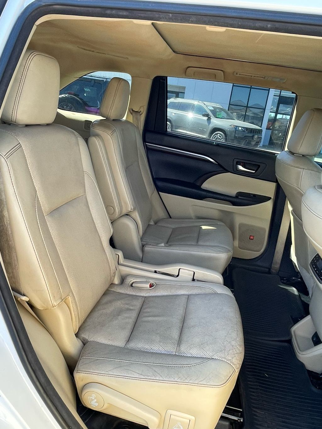 Thumbnail: 2015 Toyota Highlander - 28