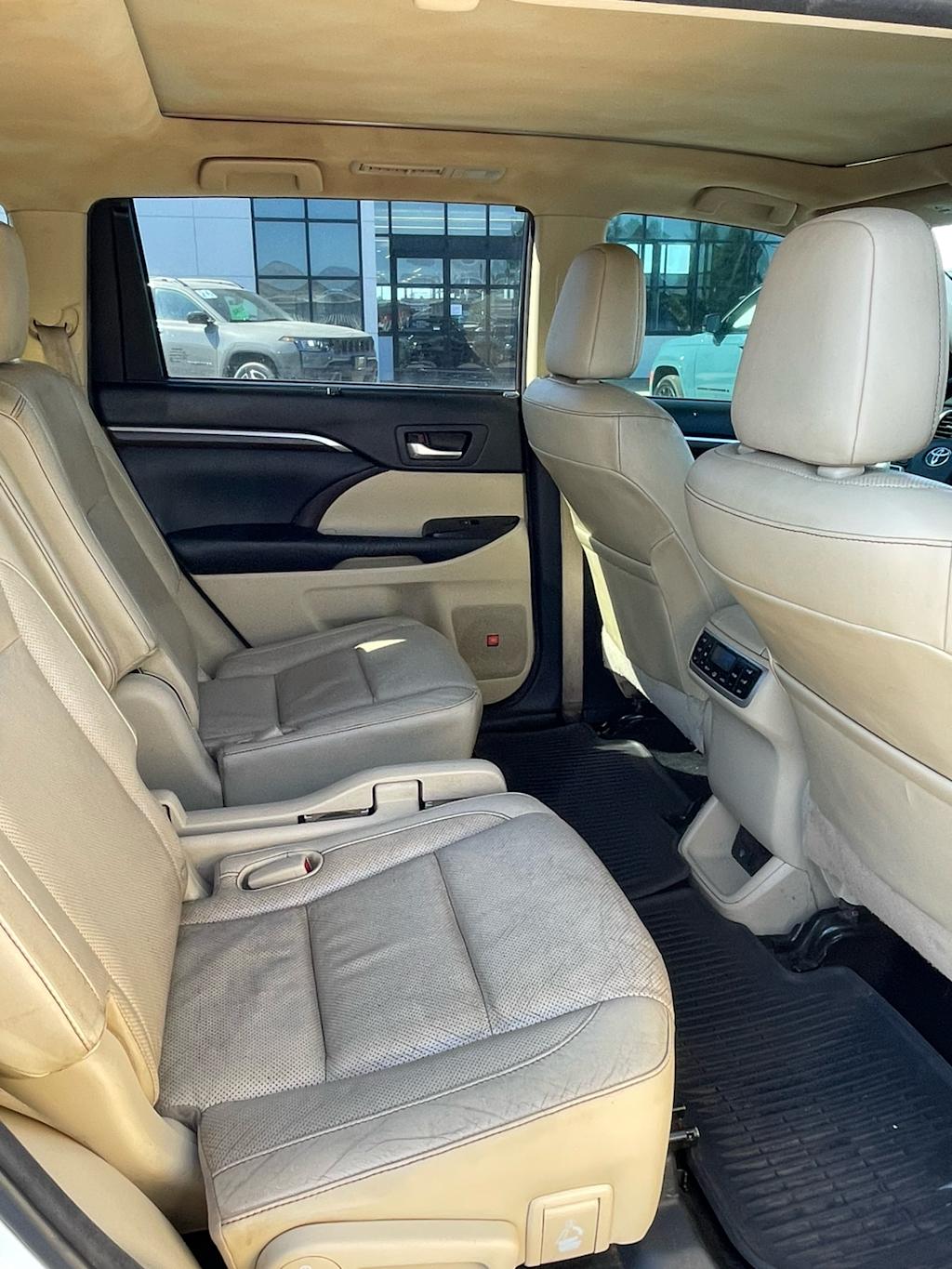 Thumbnail: 2015 Toyota Highlander - 12