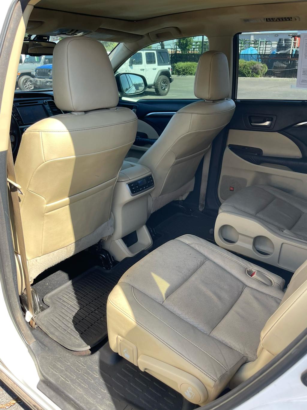 Thumbnail: 2015 Toyota Highlander - 30