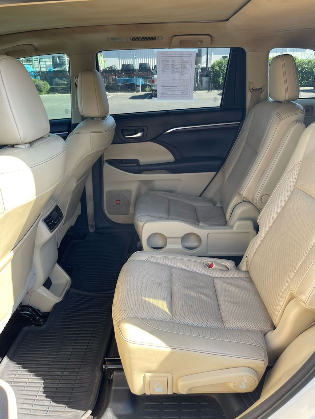 Thumbnail: 2015 Toyota Highlander - 29