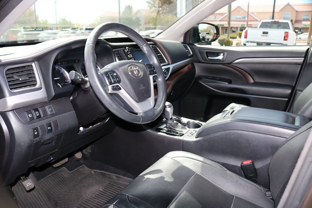 Thumbnail: 2017 Toyota Highlander - 2