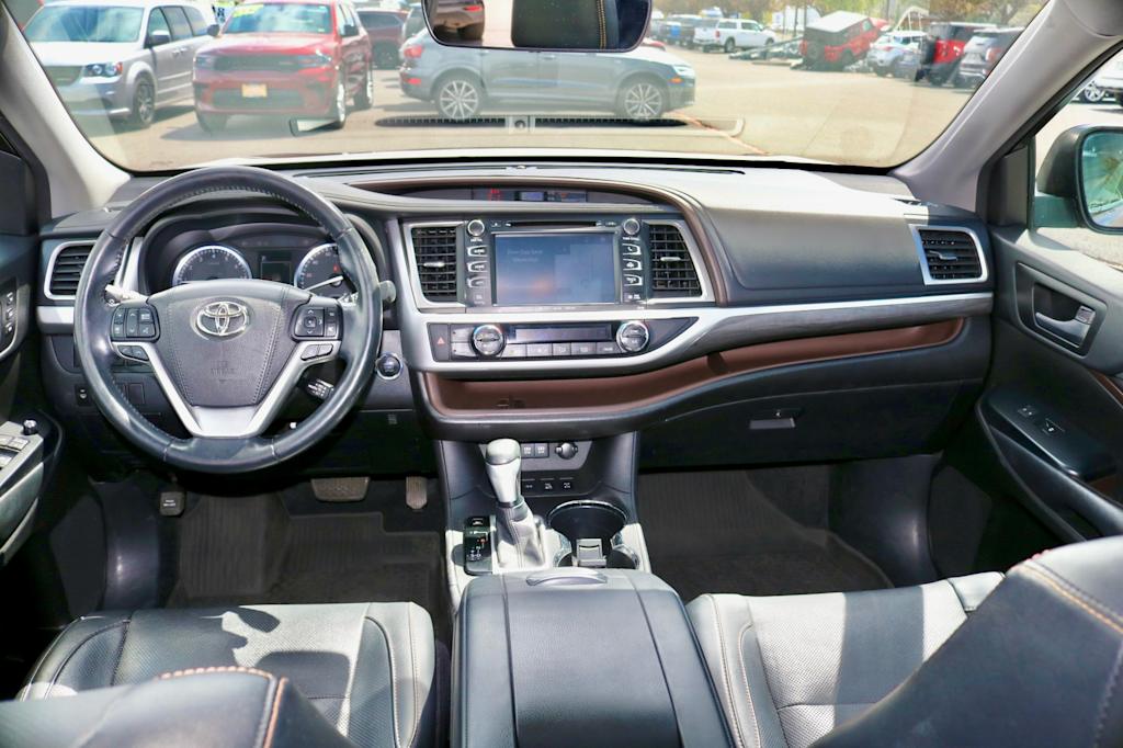 Thumbnail: 2017 Toyota Highlander - 7