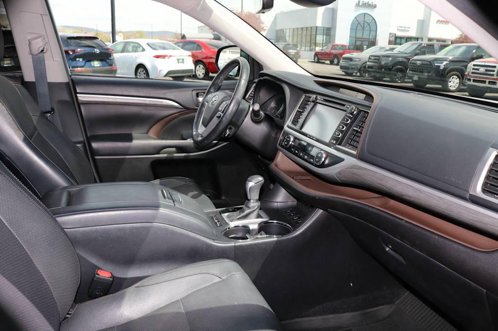 Thumbnail: 2017 Toyota Highlander - 11