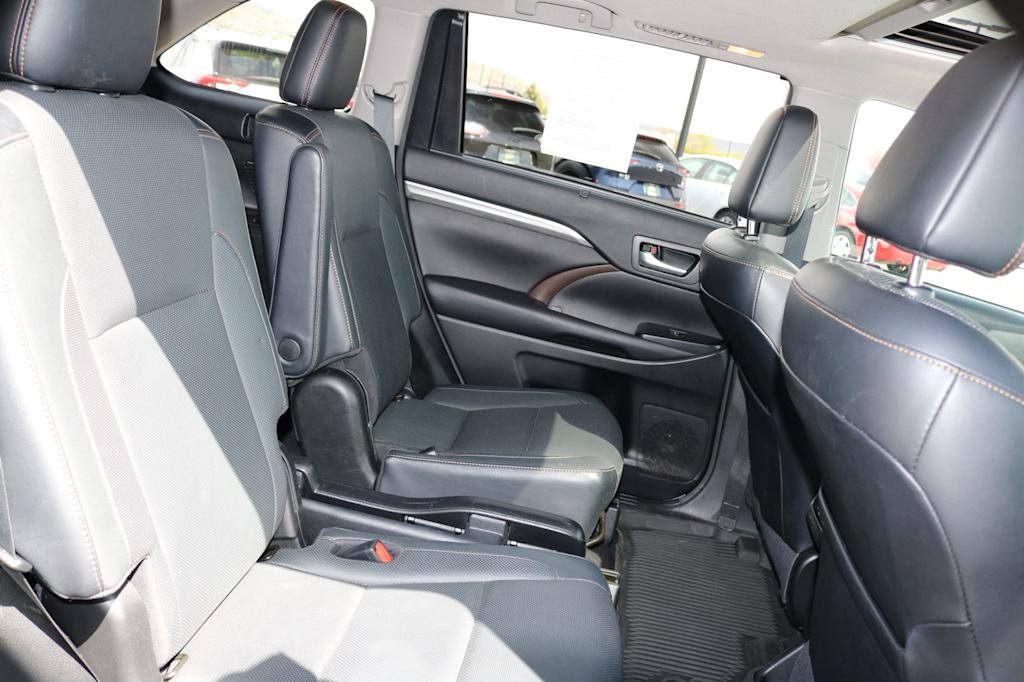 Thumbnail: 2017 Toyota Highlander - 10