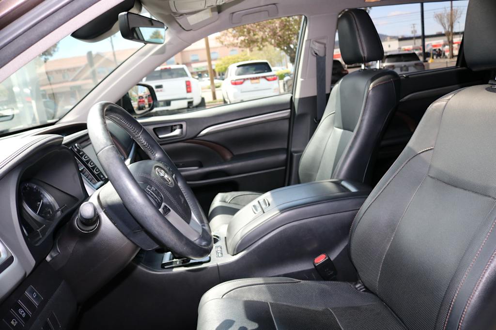 Thumbnail: 2017 Toyota Highlander - 9