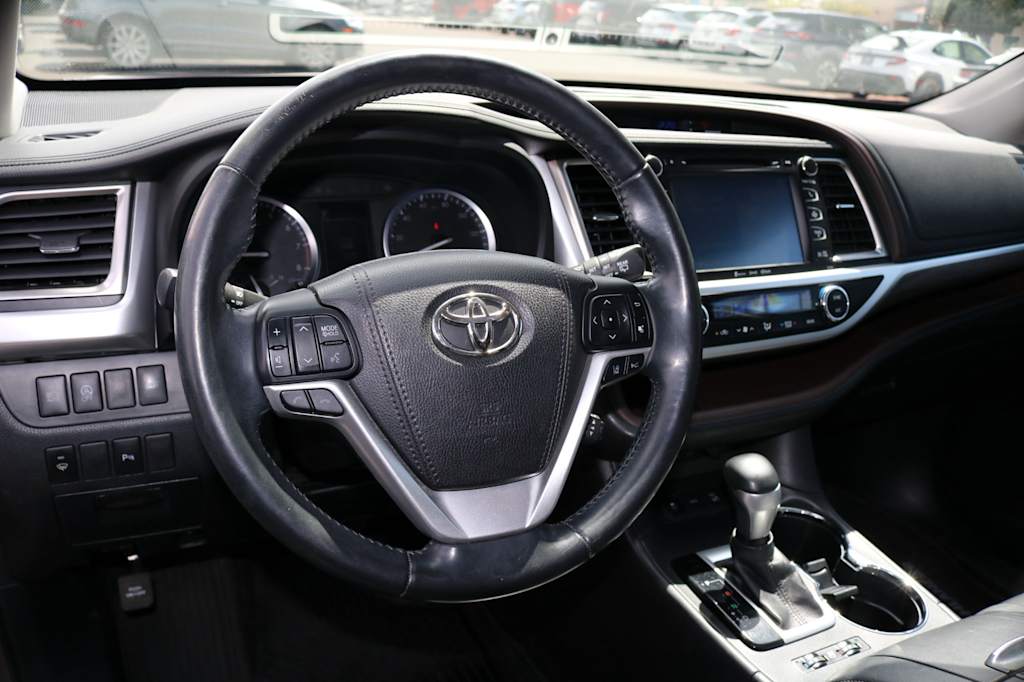 Thumbnail: 2017 Toyota Highlander - 12