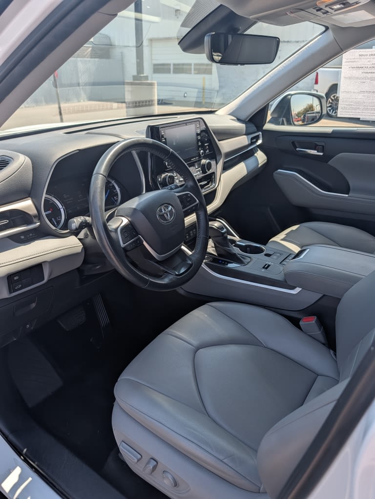 Thumbnail: 2022 Toyota Highlander - 2