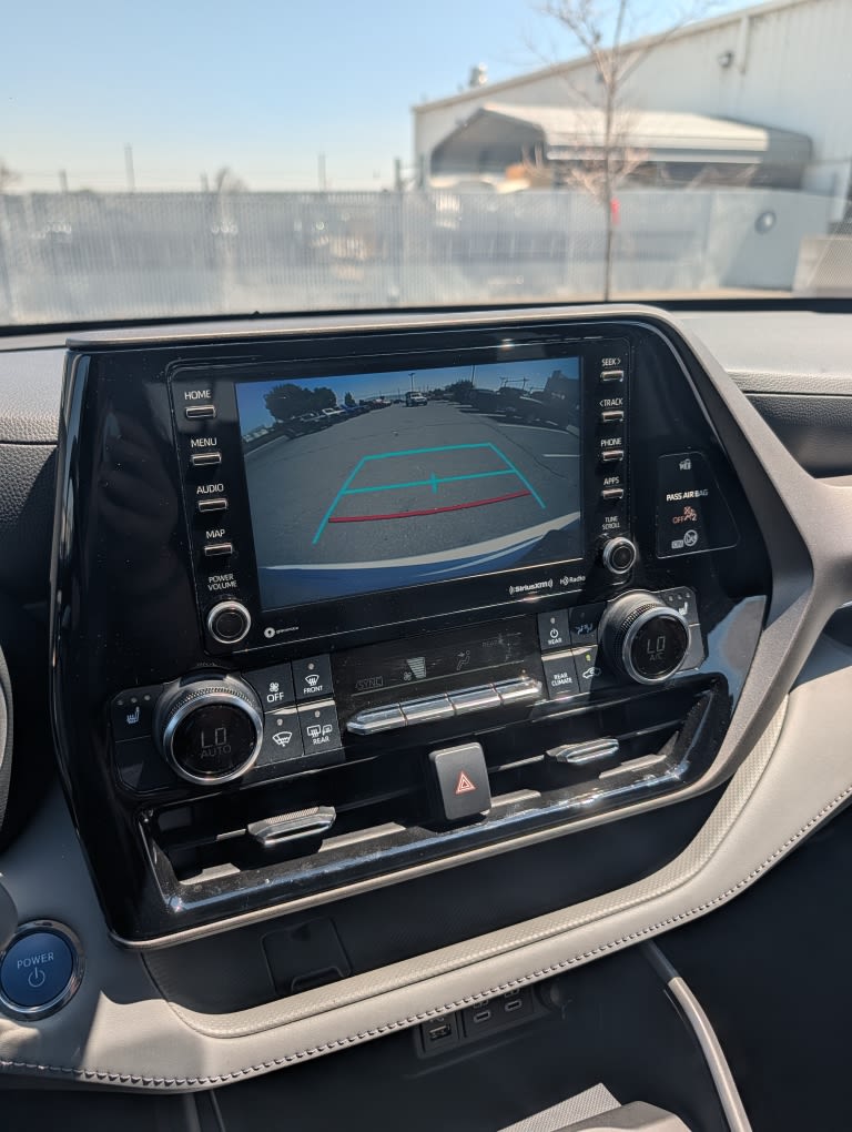 Thumbnail: 2022 Toyota Highlander - 20