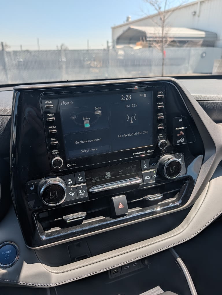 Thumbnail: 2022 Toyota Highlander - 11