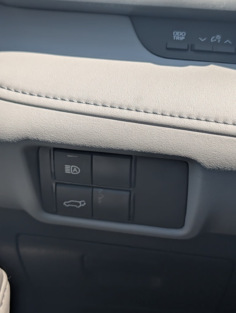Thumbnail: 2022 Toyota Highlander - 28
