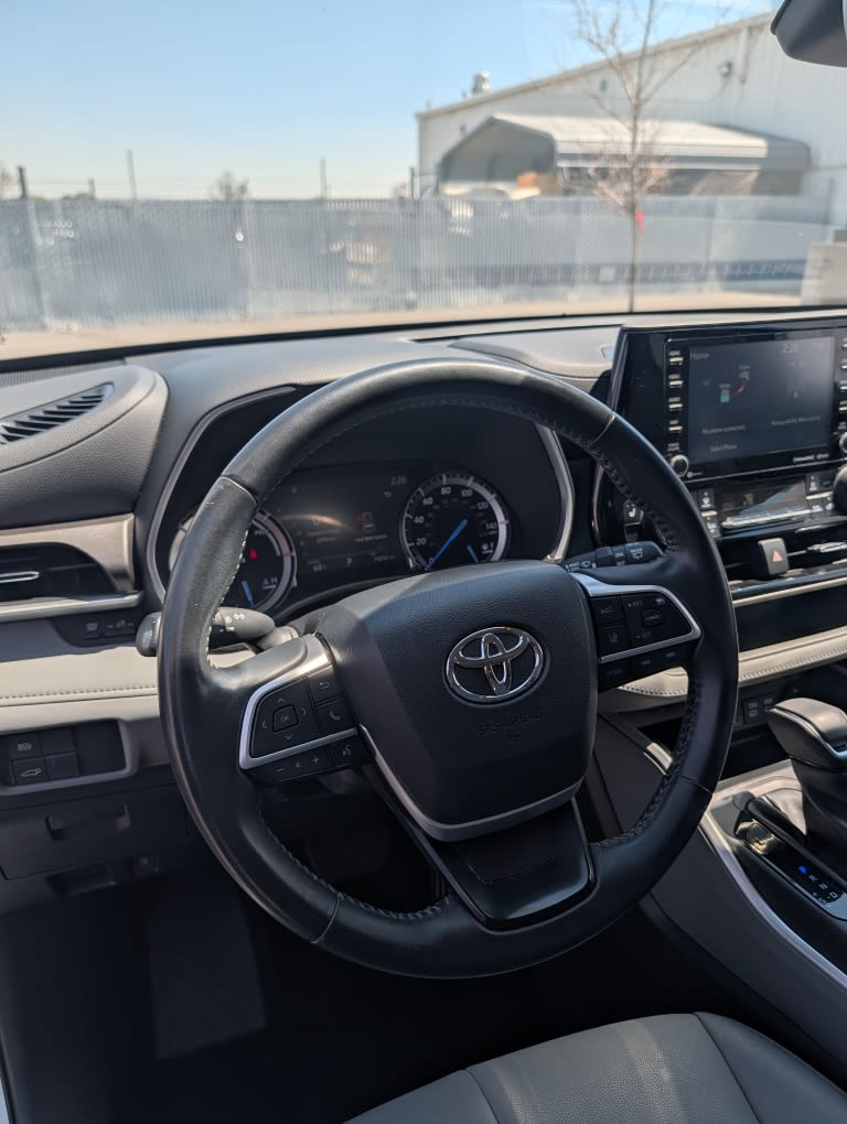 Thumbnail: 2022 Toyota Highlander - 8