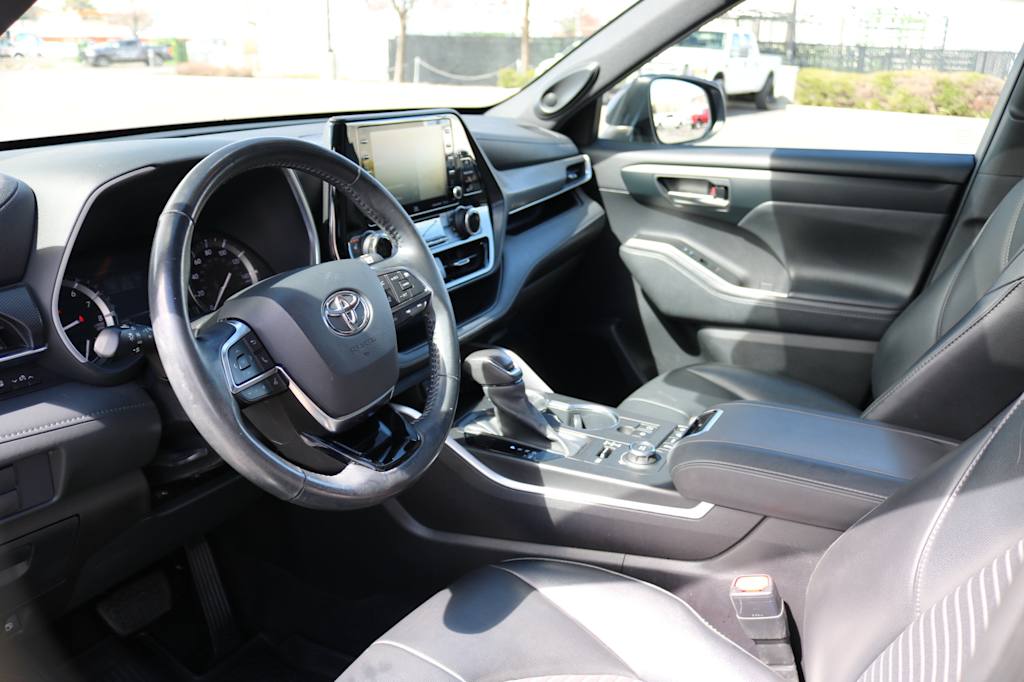 Thumbnail: 2021 Toyota Highlander - 2