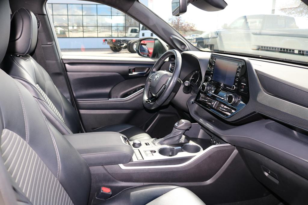 Thumbnail: 2021 Toyota Highlander - 12