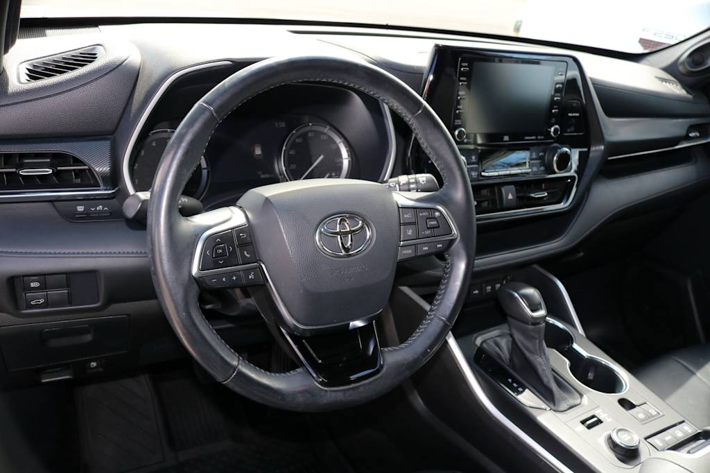 Thumbnail: 2021 Toyota Highlander - 11