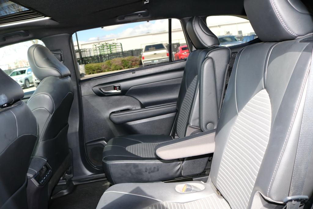 Thumbnail: 2021 Toyota Highlander - 29