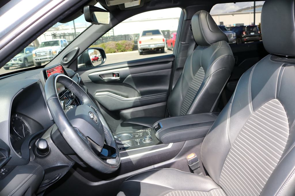 Thumbnail: 2021 Toyota Highlander - 30