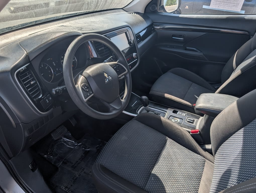 Thumbnail: 2020 Mitsubishi Outlander - 2